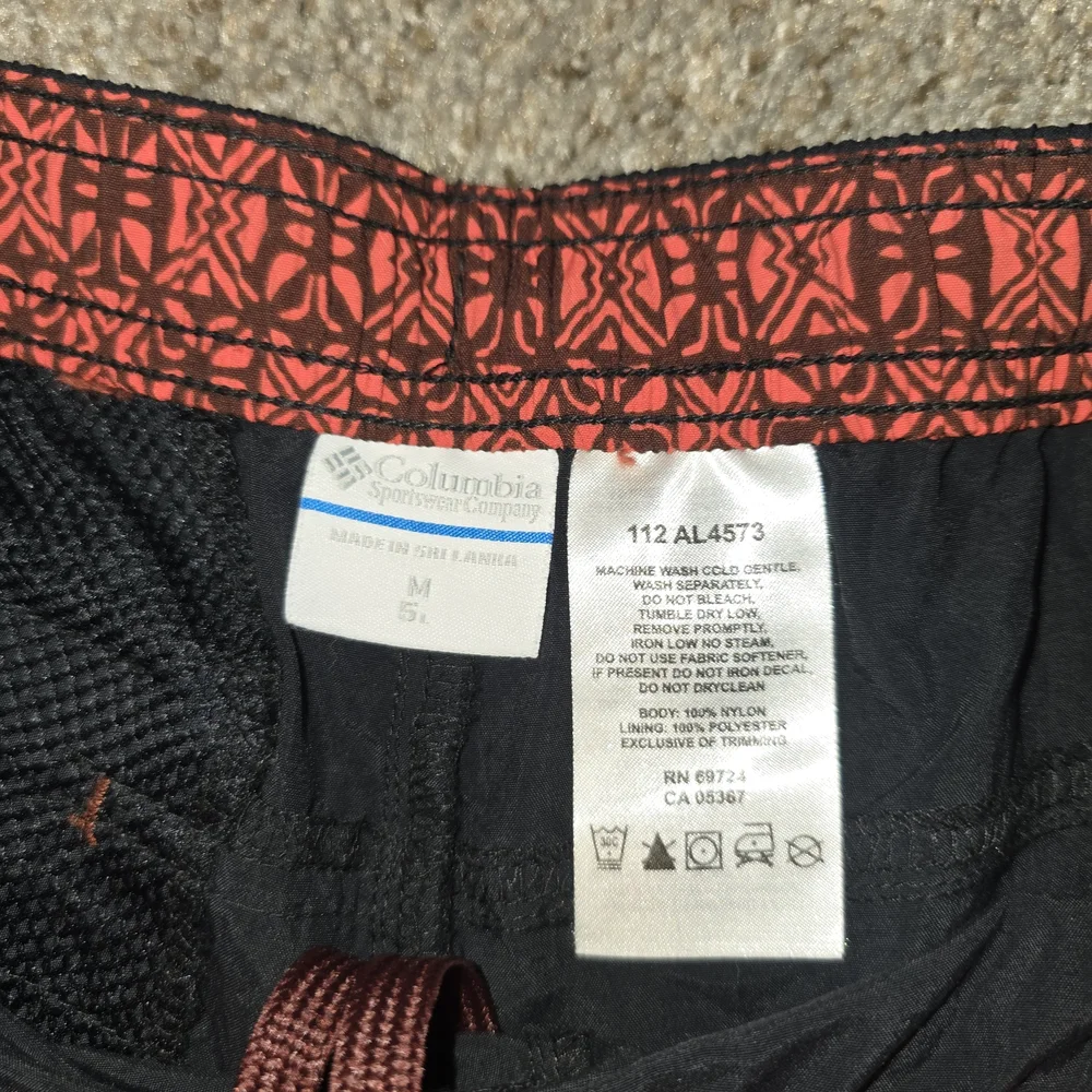 Columbia Black Shorts Size Medium - Picture 3 of 3